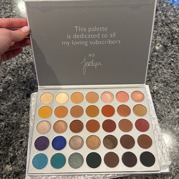 NWT MORPHE x Jaclyn Hill Palette - Picture 2 of 3